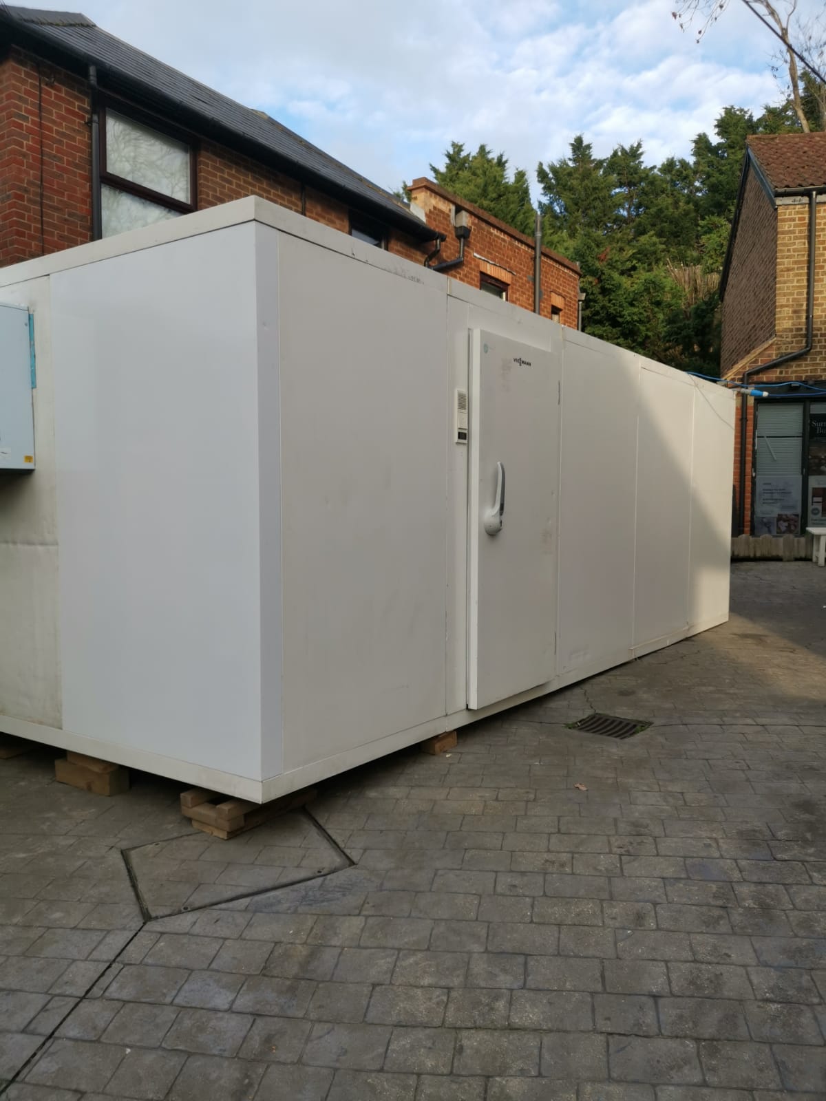 A VCS coldroom installed in a courtyard